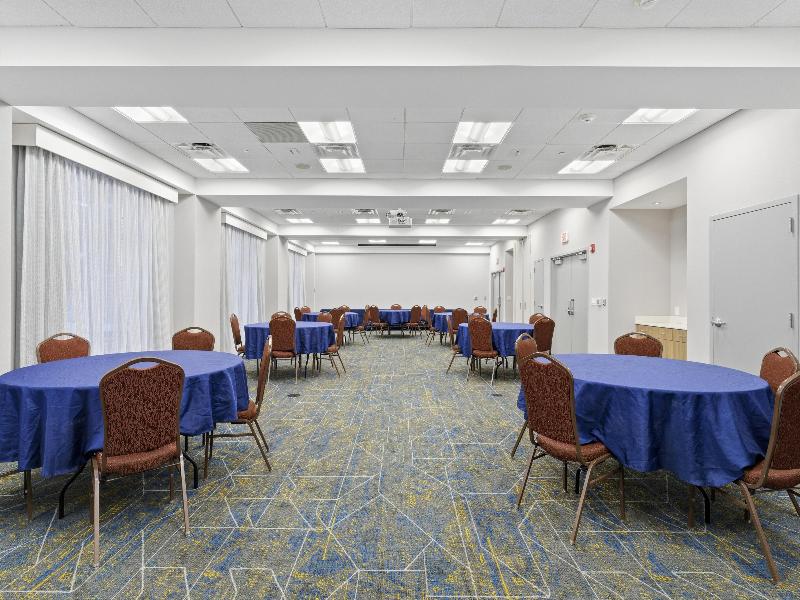 Hampton Inn & Suites Woodstock, VA image