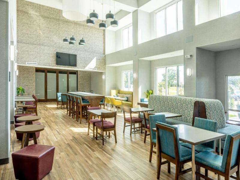 Hampton Inn & Suites Cleburne image