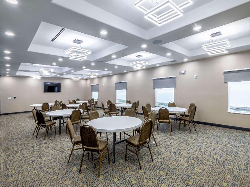 Hampton Inn & Suites Cleburne image