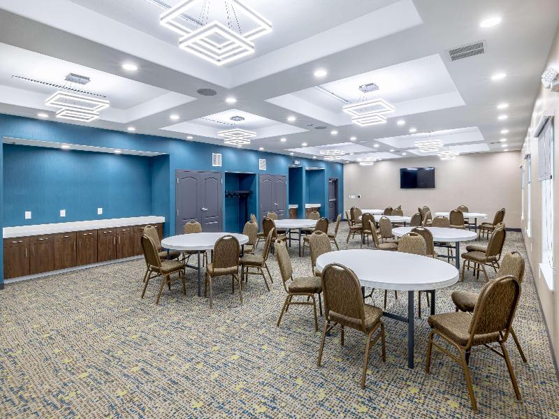 Hampton Inn & Suites Cleburne image