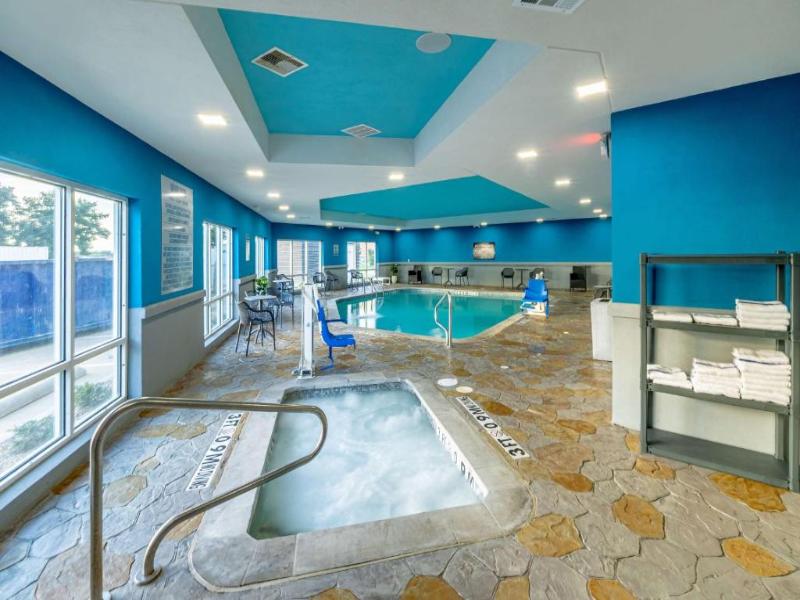 Hampton Inn & Suites Cleburne image