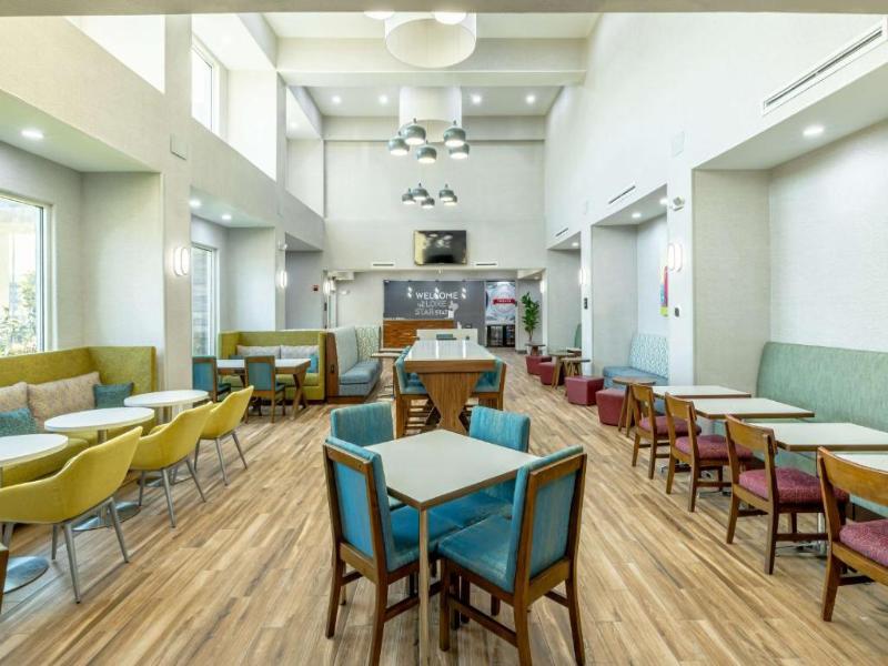 Hampton Inn & Suites Cleburne image