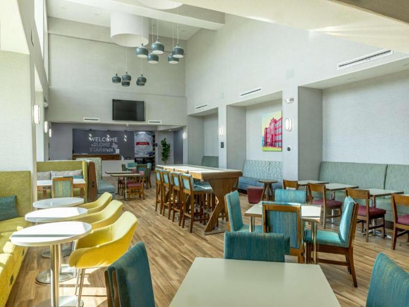 Hampton Inn & Suites Cleburne image