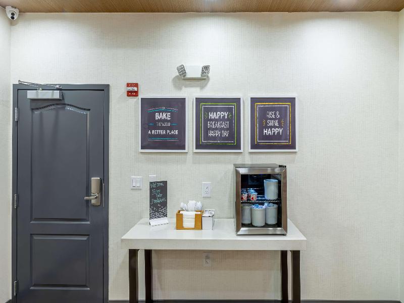 Hampton Inn & Suites Cleburne image