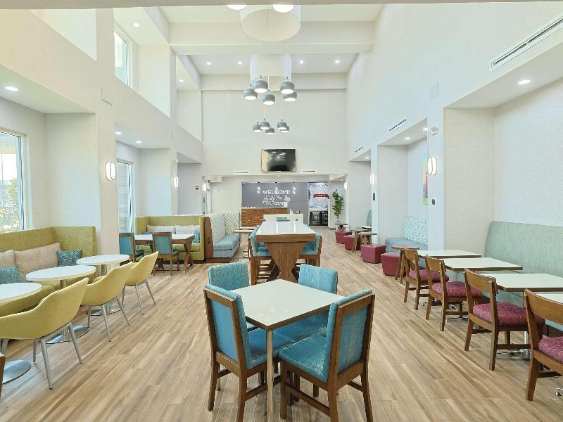 Hampton Inn & Suites Cleburne image