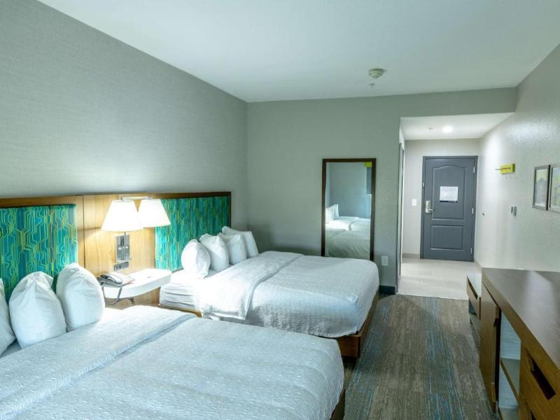 Hampton Inn & Suites Cleburne image