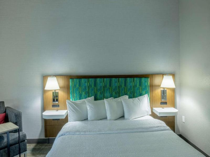 Hampton Inn & Suites Cleburne image