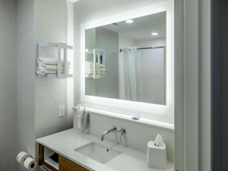 Hampton Inn & Suites Cleburne image