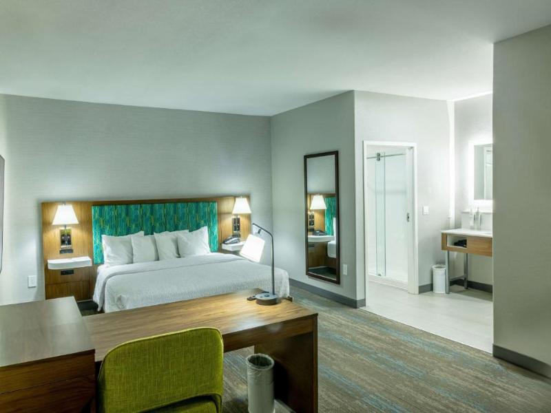 Hampton Inn & Suites Cleburne image