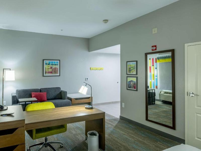 Hampton Inn & Suites Cleburne image