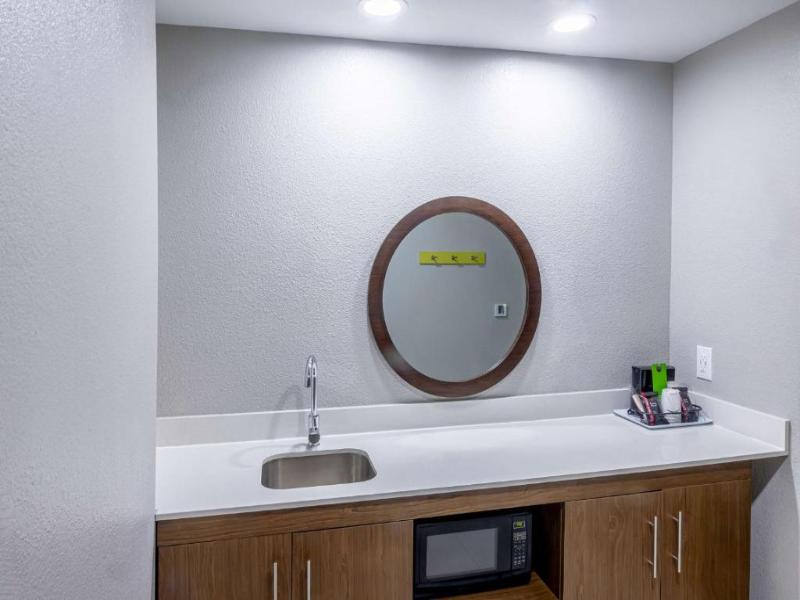 Hampton Inn & Suites Cleburne image