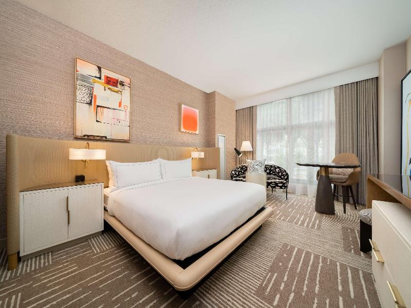 Hilton San Diego Gaslamp Quarter image