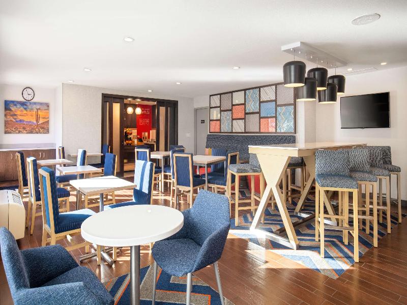 DoubleTree by Hilton Phoenix Midtown image