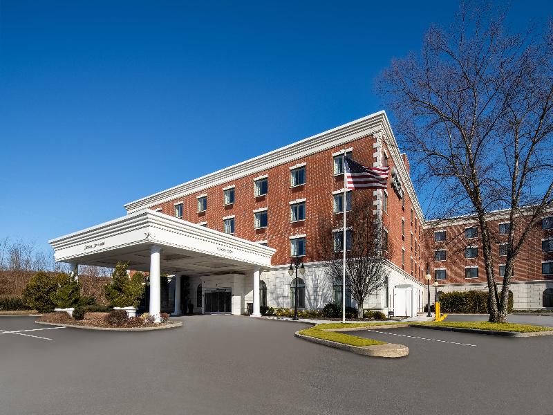 Hampton Inn & Suites Rockville Centre image
