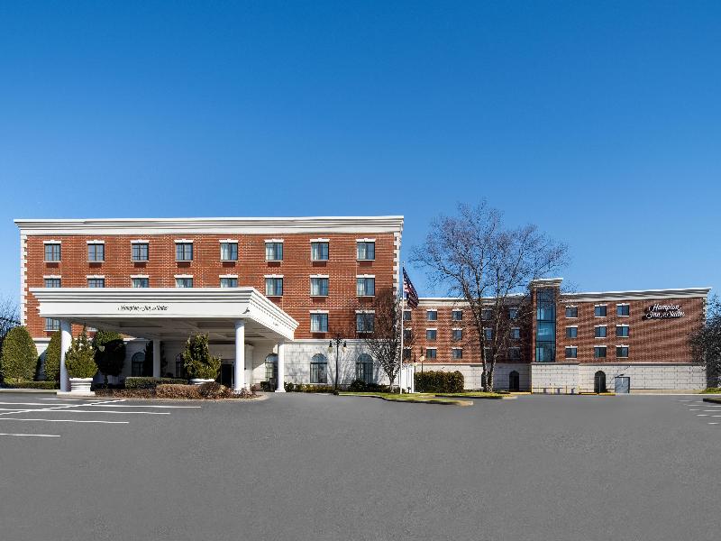 Hampton Inn & Suites Rockville Centre image