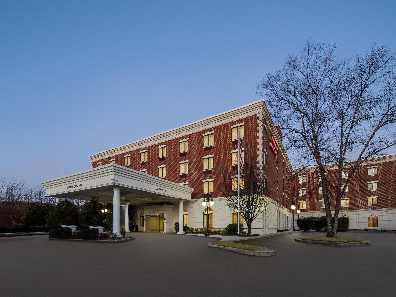 Hampton Inn & Suites Rockville Centre image
