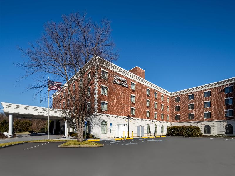 Hampton Inn & Suites Rockville Centre image