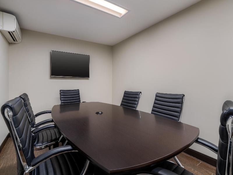 Hampton Inn & Suites Rockville Centre image