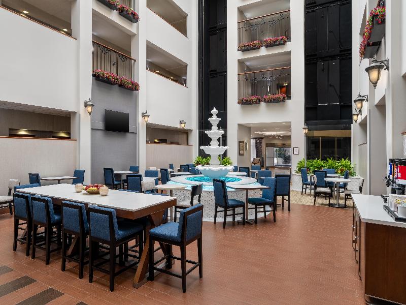 Hampton Inn & Suites Rockville Centre image