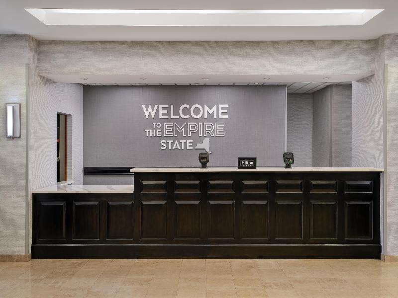 Hampton Inn & Suites Rockville Centre image