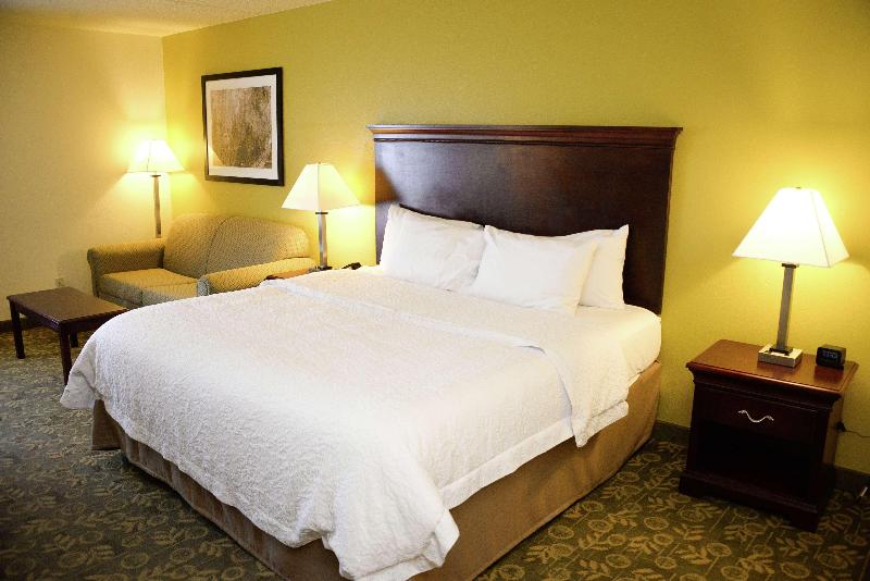 Hampton Inn Frankfort image
