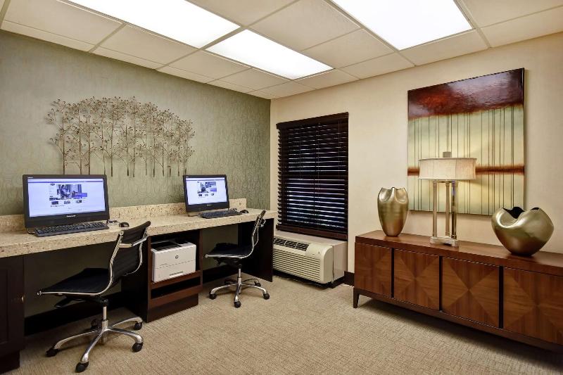 Hampton Inn Atlanta-Mall Of Georgia image