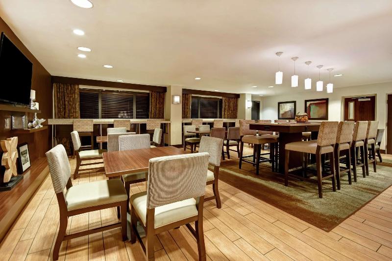 Hampton Inn Atlanta-Mall Of Georgia image