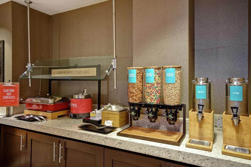 Hampton Inn Atlanta-Mall Of Georgia image