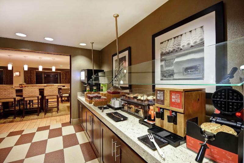 Hampton Inn Atlanta-Mall Of Georgia image