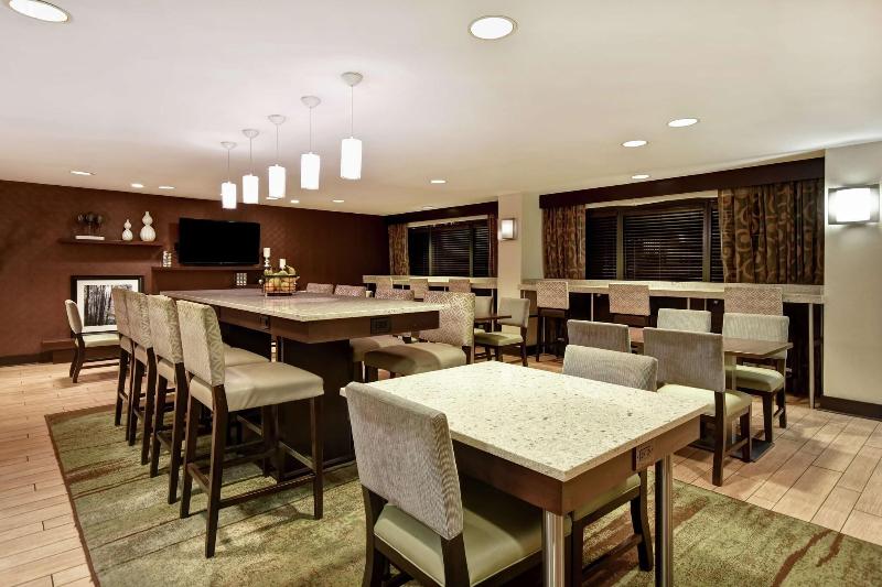 Hampton Inn Atlanta-Mall Of Georgia image