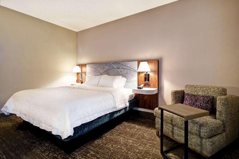 Hampton Inn Atlanta-Mall Of Georgia image