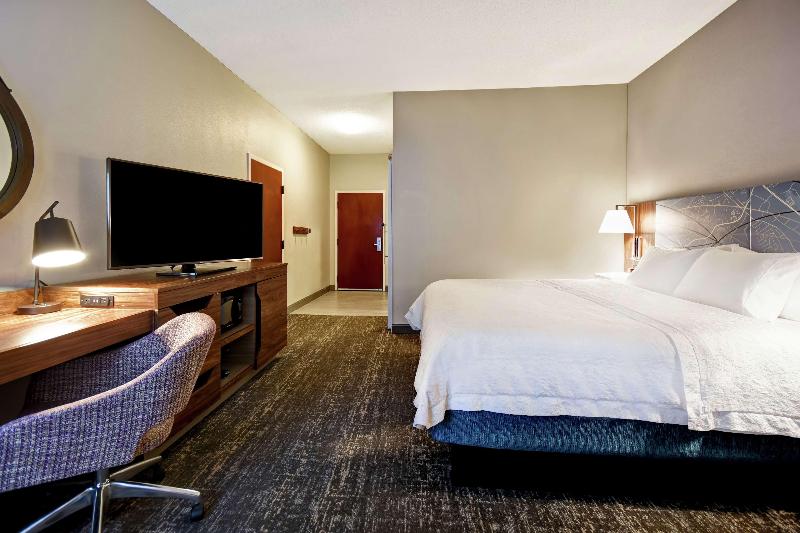 Hampton Inn Atlanta-Mall Of Georgia image