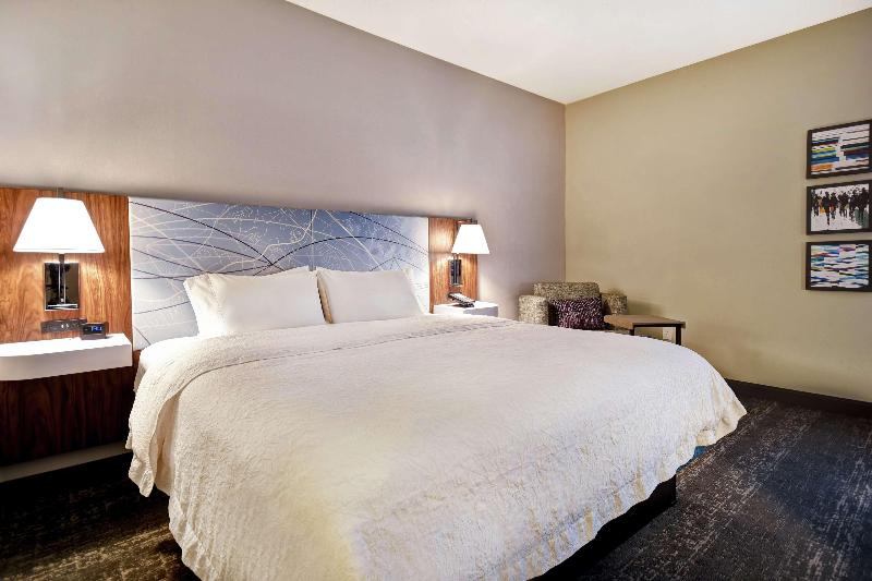 Hampton Inn Atlanta-Mall Of Georgia image