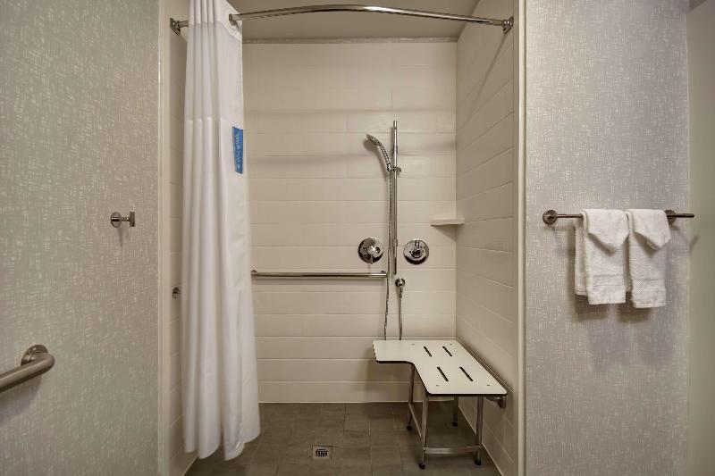 Hampton Inn Atlanta-Mall Of Georgia image