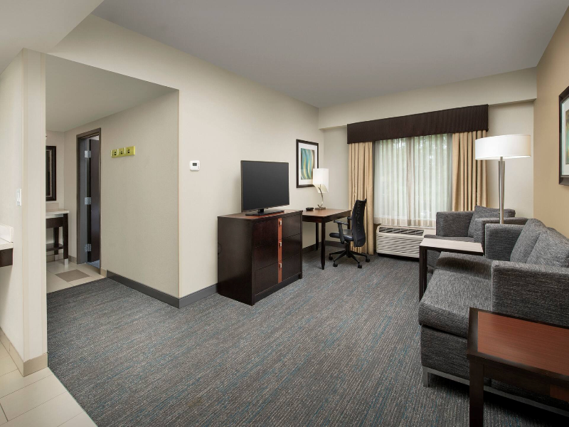 Hampton Inn & Suites Alpharetta image