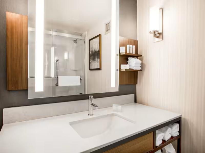 Hilton Garden Inn Islip MacArthur Airport image