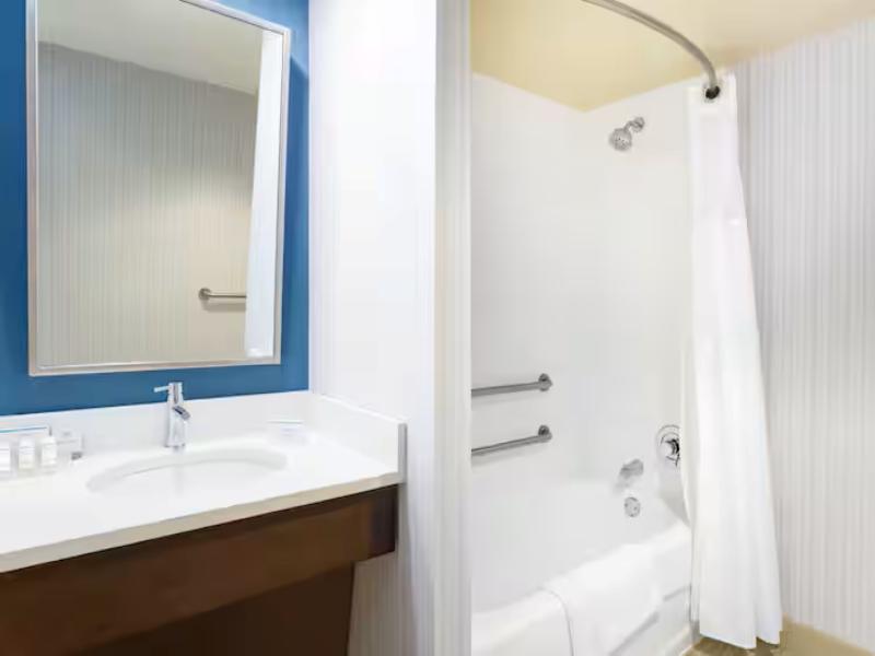 Hilton Garden Inn Islip MacArthur Airport image