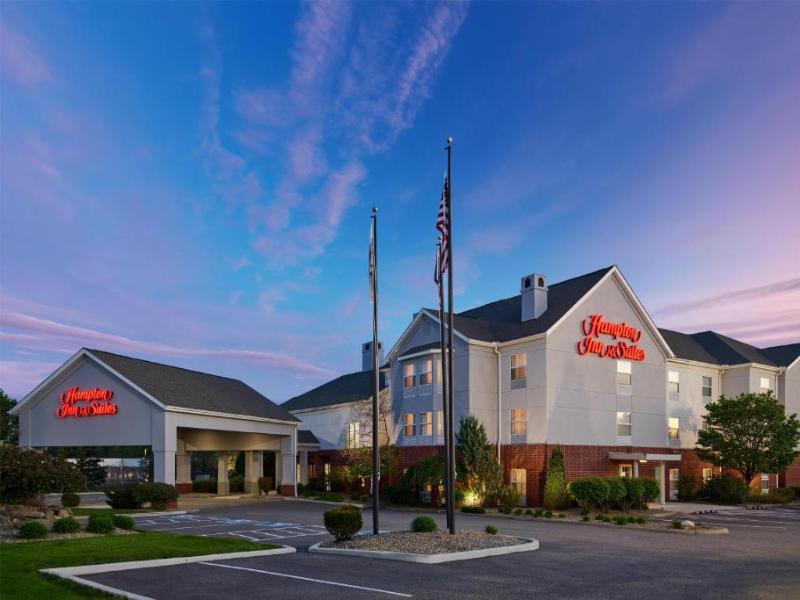 Hampton Inn & Suites Cleveland-Southeast/Streetsbo image