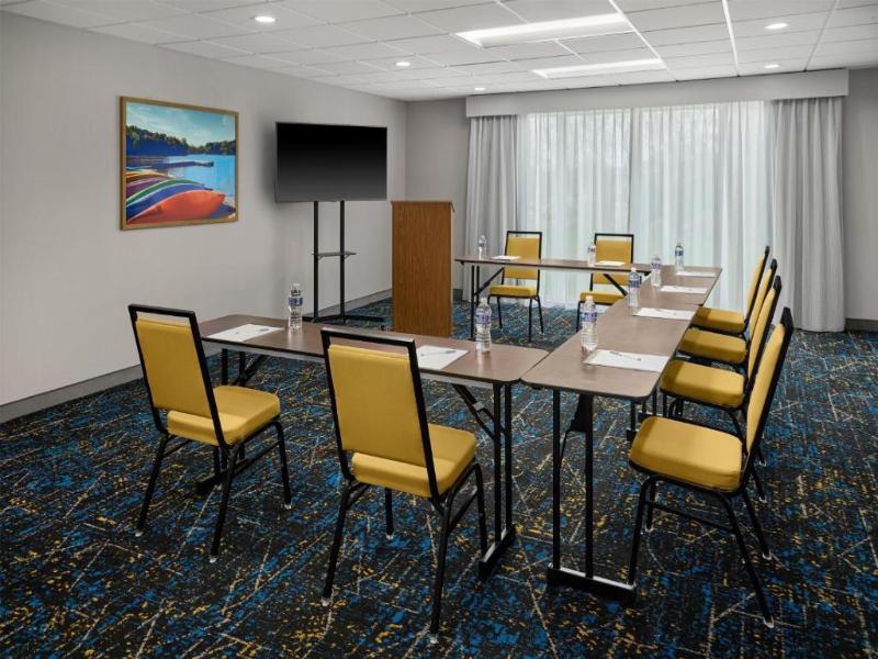 Hampton Inn & Suites Cleveland-Southeast/Streetsbo image