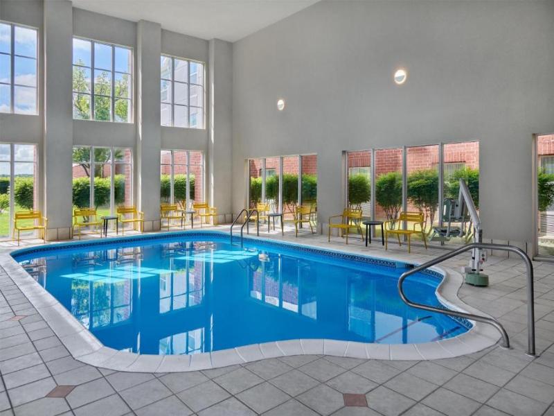 Hampton Inn & Suites Cleveland-Southeast/Streetsbo image