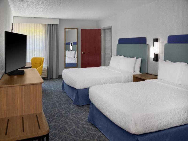 Hampton Inn & Suites Cleveland-Southeast/Streetsbo image