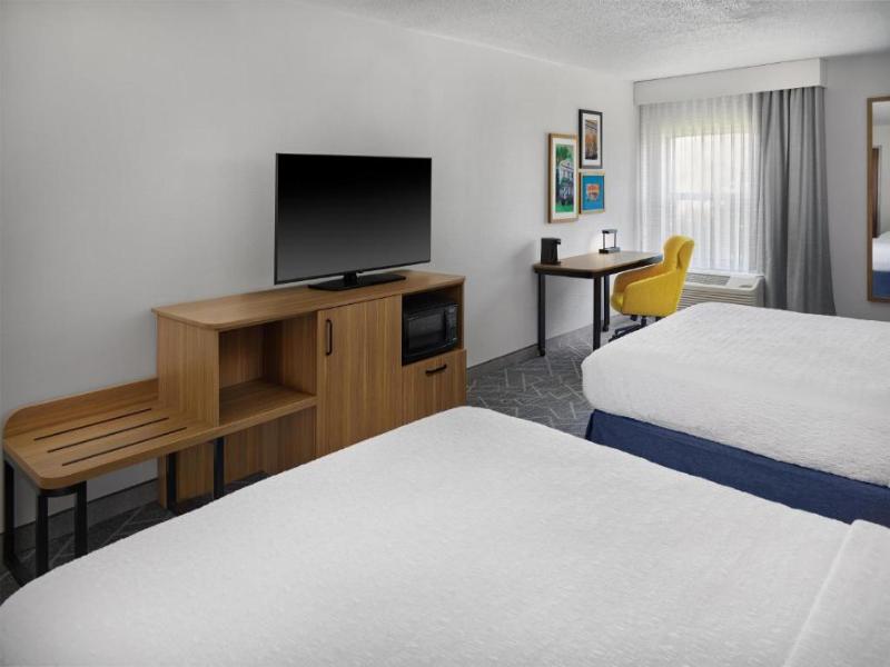Hampton Inn & Suites Cleveland-Southeast/Streetsbo image