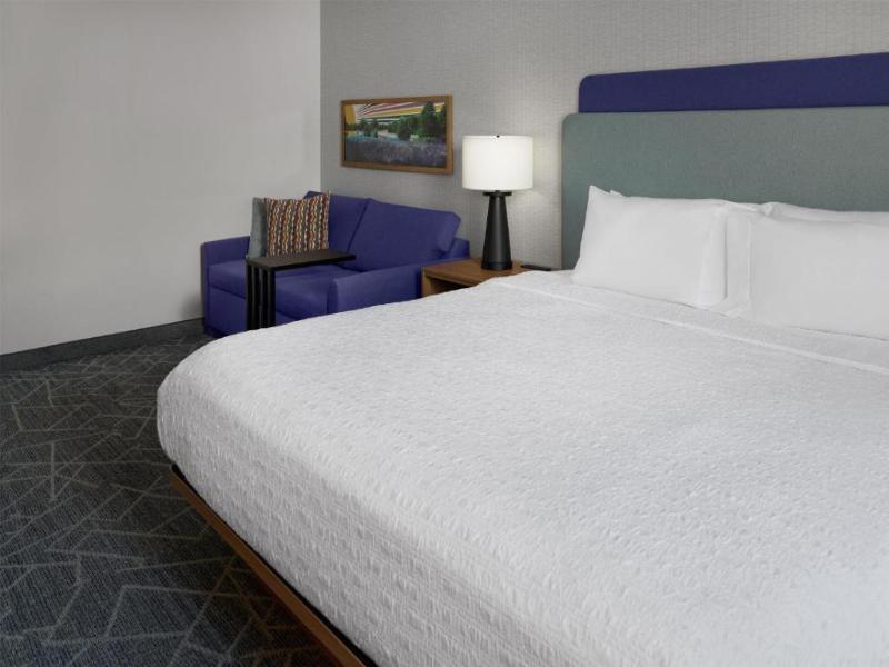 Hampton Inn & Suites Cleveland-Southeast/Streetsbo image