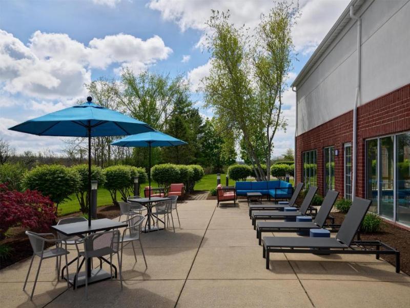 Hampton Inn & Suites Cleveland-Southeast/Streetsbo image