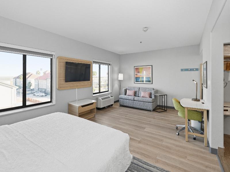Hampton Inn & Suites Pharr image