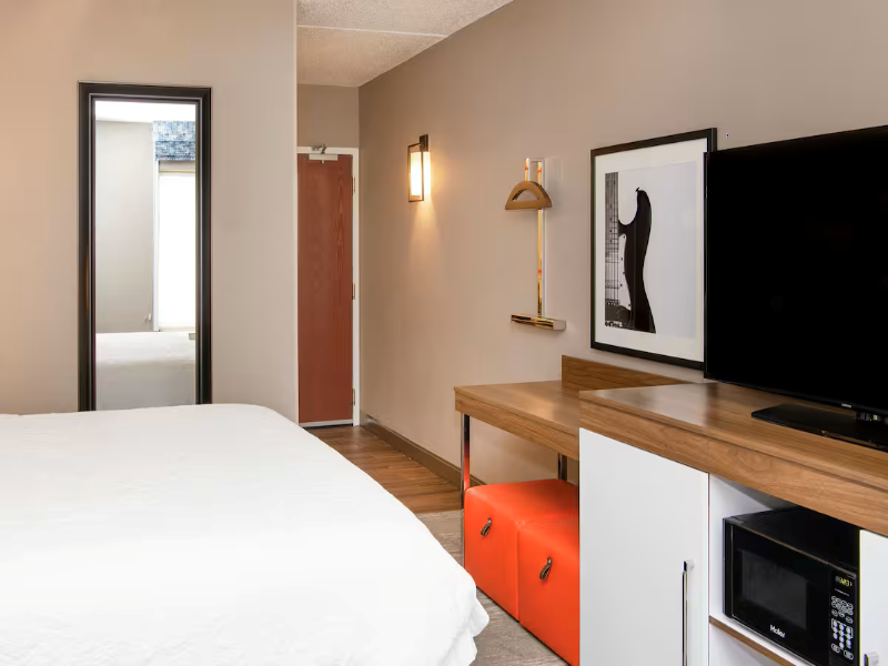 Hampton Inn Cleveland-Solon image