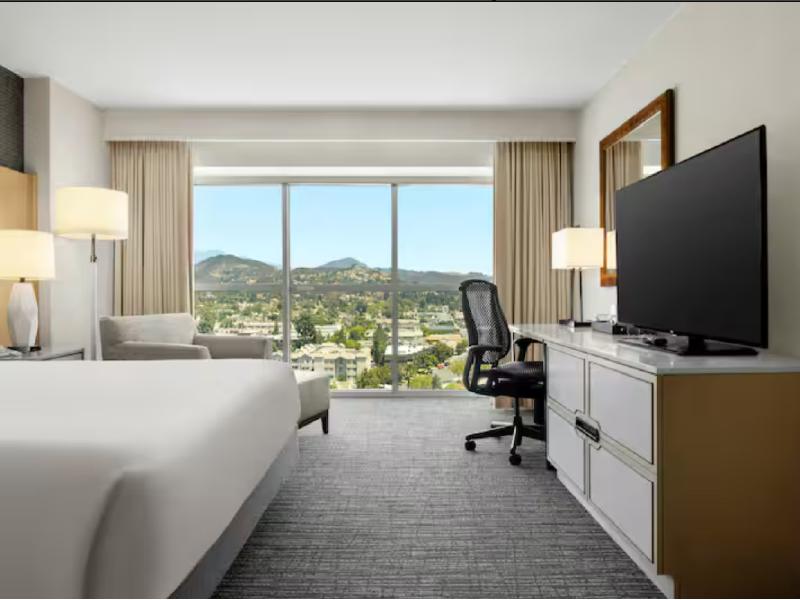 Hilton Los Angeles North Glendale & Executive image
