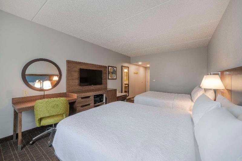 Hampton Inn & Suites Burlington image