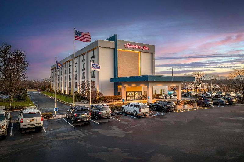Hampton Inn Long Island/Commack image