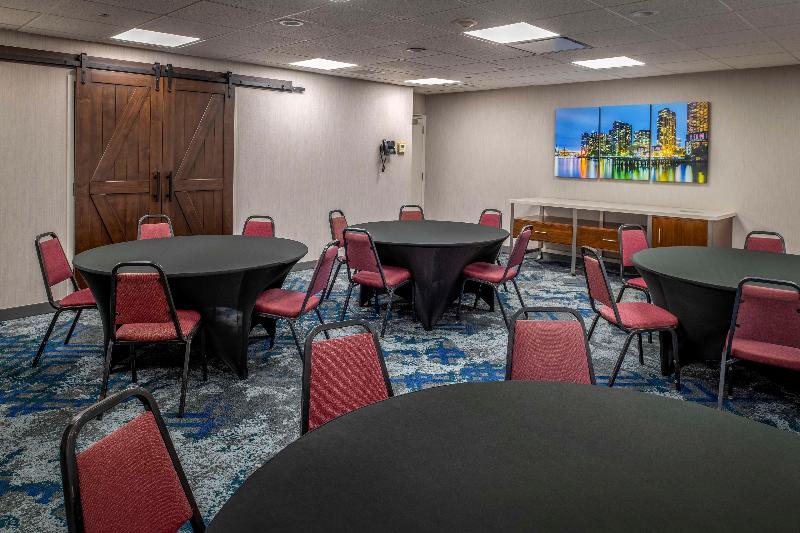 Hampton Inn Long Island/Commack image